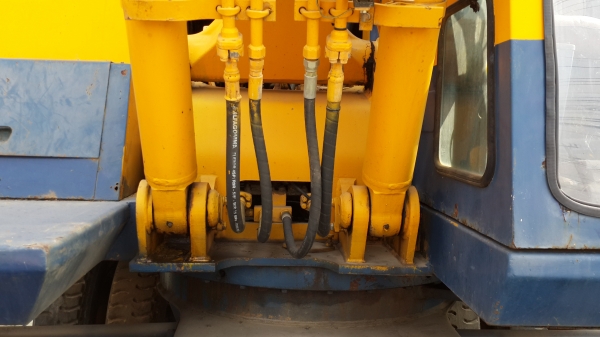ขาย รถขุดล้อยาง KOMATSU PW100-3 ราคา 950,000 โทร 081-8507085 (เอ)