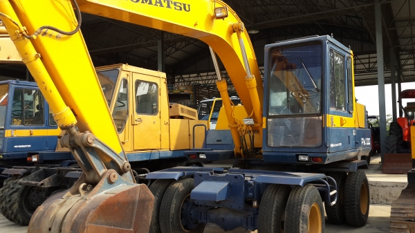 ขาย รถขุดล้อยาง KOMATSU PW100-3 ราคา 950,000 โทร 081-8507085 (เอ)