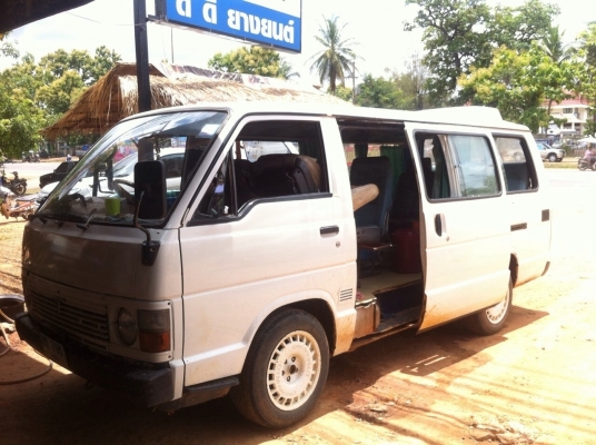 ขายด่วน!! รถตู้ toyota เครื่องนอก เครื่องแน่นดีมาก รถใช้งานทุกวัน เอกสารเล่มทะเบียนพร้อมโอน