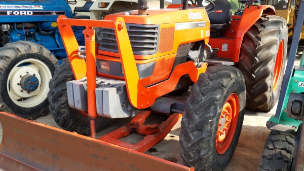 ขายรถไถ KUBOTA M9000 สภาพสวยพร้อมใช้งาน ราคา 650,000 โทร 081-8507085 (เอ) ขายรถไถ KUBOTA M9000 สภาพสวยพร้อมใช้งาน ราคา 650,000 โทร 081-8507085 (เอ)