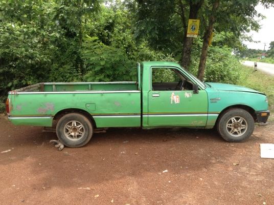 ขาย ISUZU KB เครื่อง 2500 ฝาทอง รถใช้งานอยู่ทุกวัน เพิ่งฟิตเครื่องมาใหม่ คัสซีสวย ล้อแม็ก ยางสวยทั้ง 4 เส้น ทะเบียนเต็มพร้อมโอน ราคาต่อรองได้ครับ