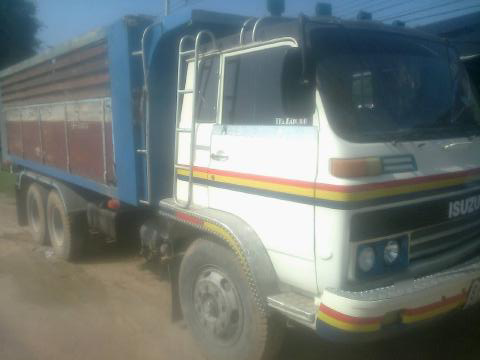 ขายรถบรรทุกสิบล้อดั๊มพ์ Isuzu JCM เครื่อง 170 แรง 1 เพลาดั๊มพ์ แอร์ ยางดี เกียร์ rocky ทะเบียนพร้อม