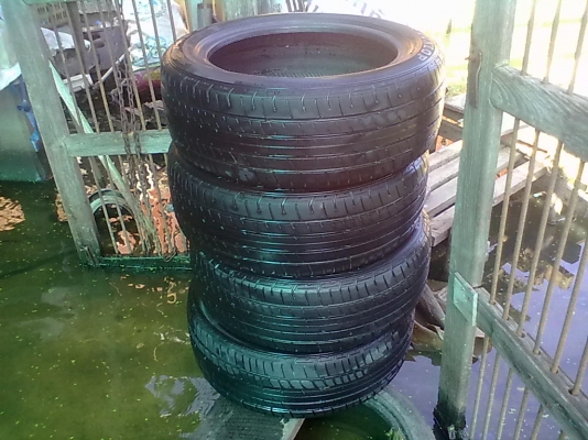 ขายยาง dunlop 185/55/15 สวยๆๆคับ