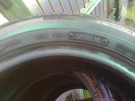 ขายยาง dunlop 185/55/15 สวยๆๆคับ