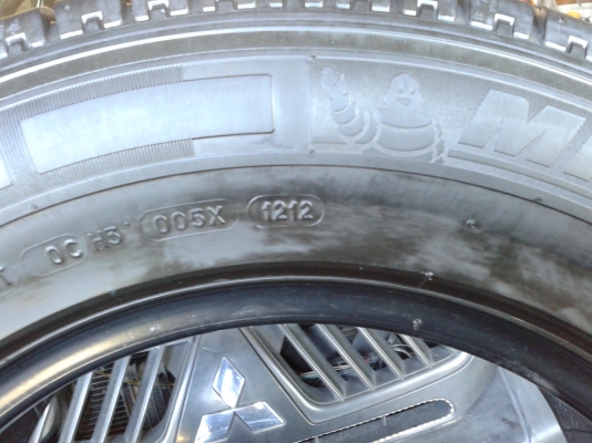 ขายยาง205 70 15 MICHELIN AGILS ปี12 ชุด3800