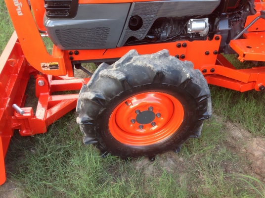 ปัญญาแทรคเตอร์มาแล้ว...จัดมาให้ครับ คูโบต้า L3408 DI พร้อมใบมีดคานล่าง  โรตาลี่ตราช้าง เล่มทะเบียนพร้อม จัดส่ง จ.ศรีสะเกษ