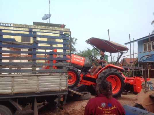 ปัญญาแทรคเตอร์มาแล้ว...จัดมาให้ครับ คูโบต้า L3408 DI พร้อมใบมีดคานล่าง  โรตาลี่ตราช้าง เล่มทะเบียนพร้อม จัดส่ง จ.ศรีสะเกษ