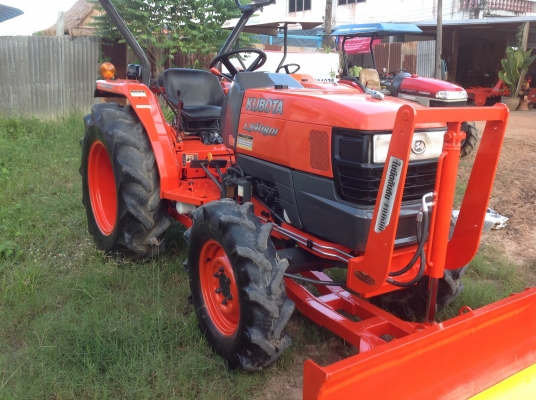 ปัญญาแทรคเตอร์มาแล้ว...จัดมาให้ครับ คูโบต้า L3408 DI พร้อมใบมีดคานล่าง  โรตาลี่ตราช้าง เล่มทะเบียนพร้อม จัดส่ง จ.ศรีสะเกษ