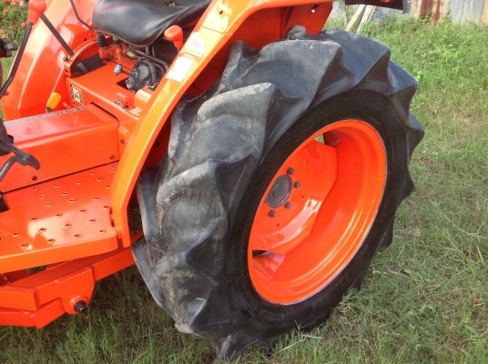 ปัญญาแทรคเตอร์มาแล้ว...จัดมาให้ครับ คูโบต้า L3408 DI พร้อมใบมีดคานล่าง  โรตาลี่ตราช้าง เล่มทะเบียนพร้อม จัดส่ง จ.ศรีสะเกษ