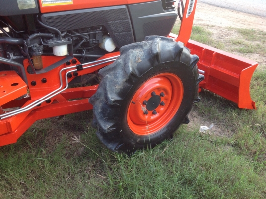 ปัญญาแทรคเตอร์มาแล้ว...จัดมาให้ครับ คูโบต้า L3408 DI พร้อมใบมีดคานล่าง  โรตาลี่ตราช้าง เล่มทะเบียนพร้อม จัดส่ง จ.ศรีสะเกษ