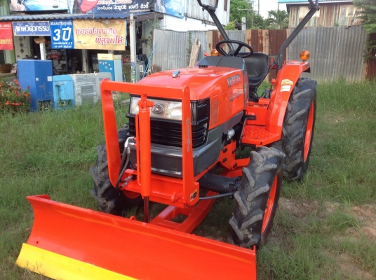 ปัญญาแทรคเตอร์มาแล้ว...จัดมาให้ครับ คูโบต้า L3408 DI พร้อมใบมีดคานล่าง  โรตาลี่ตราช้าง เล่มทะเบียนพร้อม จัดส่ง จ.ศรีสะเกษ