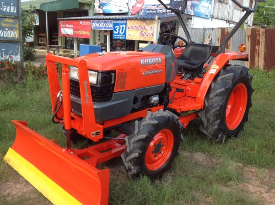 ปัญญาแทรคเตอร์มาแล้ว...จัดมาให้ครับ คูโบต้า L3408 DI พร้อมใบมีดคานล่าง  โรตาลี่ตราช้าง เล่มทะเบียนพร้อม จัดส่ง จ.ศรีสะเกษ