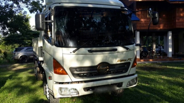 รถฮีโน่ 6 ล้อดั้ม  FC4J  170 แรงม้า ปี 49  ( รถวิ่ง 148,xxx กม. ) สนใจติดต่อ 081 - 6079515