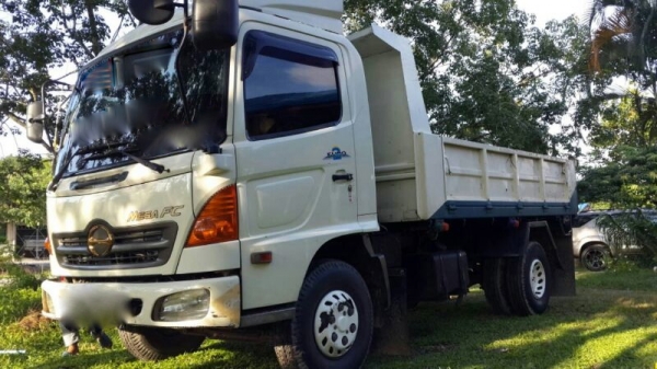 รถฮีโน่ 6 ล้อดั้ม  FC4J  170 แรงม้า ปี 49  ( รถวิ่ง 148,xxx กม. ) สนใจติดต่อ 081 - 6079515