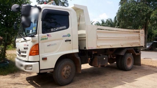 รถฮีโน่  6  ล้อดั้ม FC9J 150 แรงม้า. ปี 53  ( รถวิ่ง 70,XXX กม. )  สนใจติดต่อ. 081 - 6079515