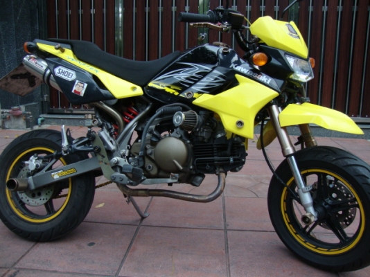 ขาย NEW Ksr ปี53 แต่งเต็ม ตัวใหม่ เครื่องดี ล้อแม๊ก เอกสาร ภาษี พ ร บ ชุดโอนครบชุด สภาพพร้อมใช้งาน ราคา 43,700.- บาท รายการของแต่ง (ระเบิดของแต่งได้คับ) ใส่น็อก BIKERS แท้ ทั้งคันคับ วิ่งได้ 100 สบายๆๆคับ ท่อ คู่ โยซิมูระ สีดีมาก โช็ค แก๊ส ตัวท็อป อย่ ขาย NEW Ksr ปี53 แต่งเต็ม ตัวใหม่ เครื่องดี ล้อแม๊ก เอกสาร ภาษี พ ร บ ชุดโอนครบชุด สภาพพร้อมใช้งาน ราคา 43,700.- บาท รายการของแต่ง (ระเบิดของแต่งได้คับ) ใส่น็อก BIKERS แท้ ทั้งคันคับ วิ่งได้ 100 สบายๆๆคับ ท่อ คู่ โยซิมูระ สีดีมาก โช็ค แก๊ส ตัวท็อป อย่