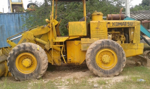 (ขายไปจ.พิจิตร)รถตักล้อยางJH63เลั้ยวเอว..ขายถูก จอดไว้ไม่ได้ใช้งาน เครื่องแน่น...รถใช้งานได้ปกติ....