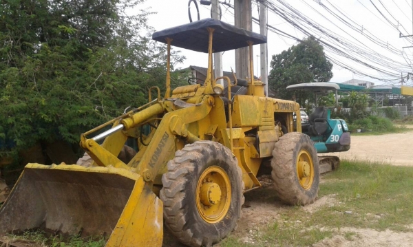 (ขายไปจ.พิจิตร)รถตักล้อยางJH63เลั้ยวเอว..ขายถูก จอดไว้ไม่ได้ใช้งาน เครื่องแน่น...รถใช้งานได้ปกติ....