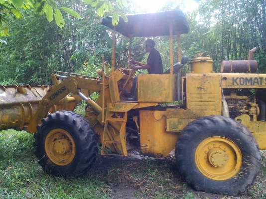 (ขายไปจ.พิจิตร)รถตักล้อยางJH63เลั้ยวเอว..ขายถูก จอดไว้ไม่ได้ใช้งาน เครื่องแน่น...รถใช้งานได้ปกติ....