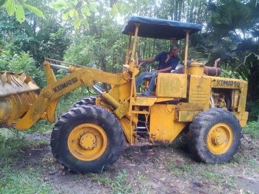 (ขายไปจ.พิจิตร)รถตักล้อยางJH63เลั้ยวเอว..ขายถูก จอดไว้ไม่ได้ใช้งาน เครื่องแน่น...รถใช้งานได้ปกติ....