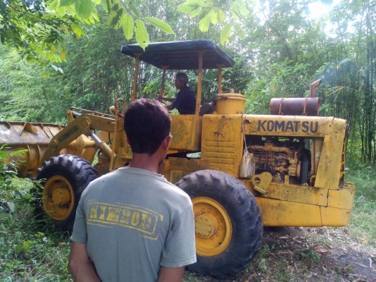 (ขายไปจ.พิจิตร)รถตักล้อยางJH63เลั้ยวเอว..ขายถูก จอดไว้ไม่ได้ใช้งาน เครื่องแน่น...รถใช้งานได้ปกติ....