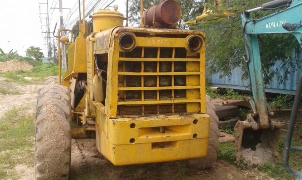 (ขายไปจ.พิจิตร)รถตักล้อยางJH63เลั้ยวเอว..ขายถูก จอดไว้ไม่ได้ใช้งาน เครื่องแน่น...รถใช้งานได้ปกติ....