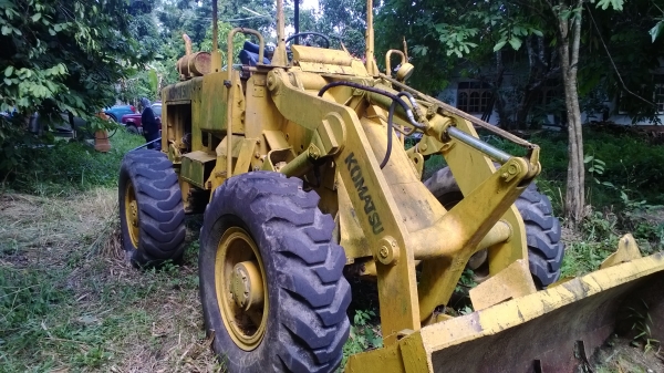 (ขายไปจ.พิจิตร)รถตักล้อยางJH63เลั้ยวเอว..ขายถูก จอดไว้ไม่ได้ใช้งาน เครื่องแน่น...รถใช้งานได้ปกติ....