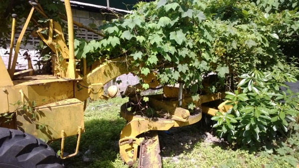 รถเกรดKOMATSU รถจอดไว้ ไม่ได้ใช้ ยังใช้งานได้...