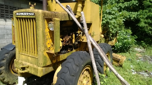 รถเกรดKOMATSU รถจอดไว้ ไม่ได้ใช้ ยังใช้งานได้...