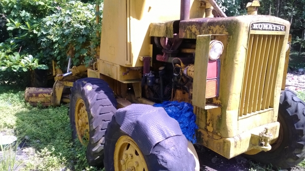 รถเกรดKOMATSU รถจอดไว้ ไม่ได้ใช้ ยังใช้งานได้...