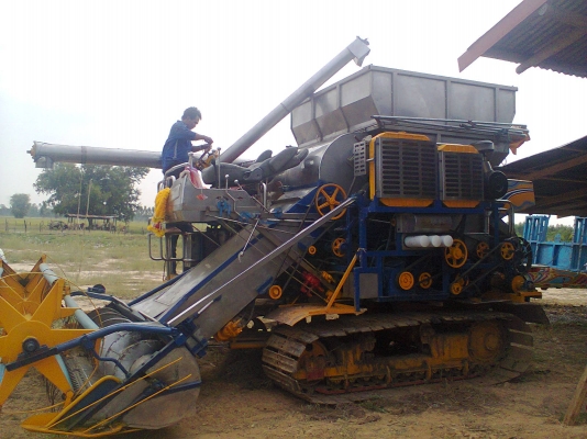 ขายรถเกี่ยวอำนวยการช่าง เลสทั้งคัน เครื่องJO8Cเทอร์โบ ปั้มเบอร์22 ตัวเดิน12HP รถเกี่ยวข้าวอยู่ทุ่งกุลาร้องไห้ได้วันละ60ไร่ มีวีดีโอตัวอย่างบางตอนให้ดู