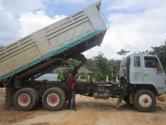 ขาย 10 ล้อ ดั้มพ์ ISUZU ร็อกกี้ 240 แรงม้า สภาพสวย พร้อมใช้งาน เอกสารเล่มทะเบียนพร้อมโอน แอร์เย็น ราคาต่อรองได้ ( 1 ใน 4 รายการ ) 0872976734