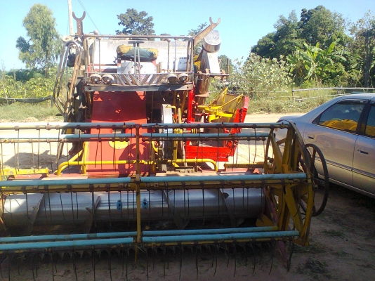 ขายรถเกี่ยวข้าวกระสอบเกษตรพัฒนา ช้างน้อยไวไฟ รถต้องเช็คประมาณ20,000บาท สามารถลงงานได้เลยครับ