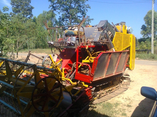 ขายรถเกี่ยวข้าวกระสอบเกษตรพัฒนา ช้างน้อยไวไฟ รถต้องเช็คประมาณ20,000บาท สามารถลงงานได้เลยครับ