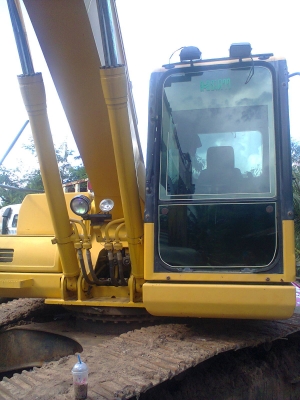 ขายแม็คโคร โคมัตสุ PC200 รุ่น7 ทะเบียนเต็ม เล่มพร้อมโอน เลขไมล์9,000 รถพร้อมใฃ้งาน ขายเพราะไม่ค่อยได้ใฃ้งาน