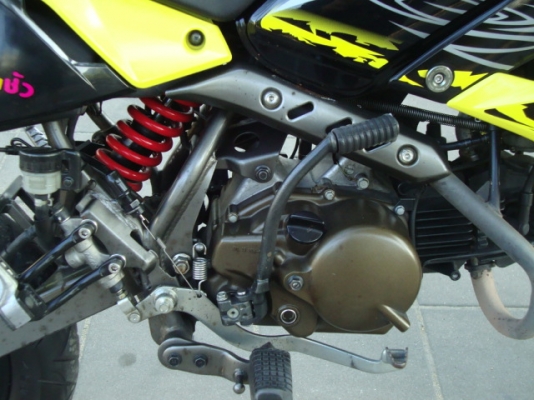 ขาย นิว ksr  สีเหลื่อง  สภาพดี  เดิมทั้งคัน  ราคาถูกคับ  37500.-   เอกสารพร้อมโอน เล่มทะเบียนพร้อมคับ ภาษี พรบ ครบ  ต่อแล้วคับ เครื่องเดิม คับ ไม่แต่ง โช็คยกสูง 1 นิว แฮน ทรง ต่ำ เลขไมล์วิ่งน้อย รถออก ปี 2554 หาอยู่ไม่ผิดหวังคับ  สะดวก ดูแถว ปิ่นเกล้า   โ