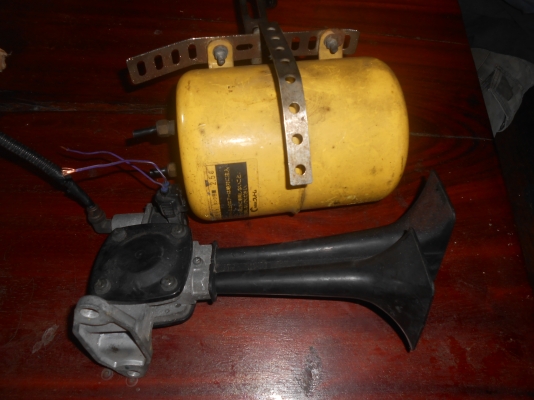 ขายแตรพร้อมหม้อลม