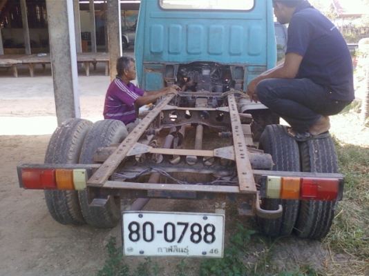 ขายรถหกล้อเล็ก หัวแคชซี เครื่องยนต์ 74 สภาพเดิมๆ แห้งๆ แซสซีสวยไม่ผุ สีไม่เคยทำ ยางสวย  เครื่องแน่นๆ  สตาร์คติดง่าย เบรคดีมาก ทะเบียนต่อ 58