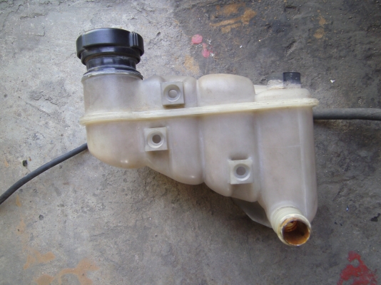 หม้อพักน้ำ BMW E30