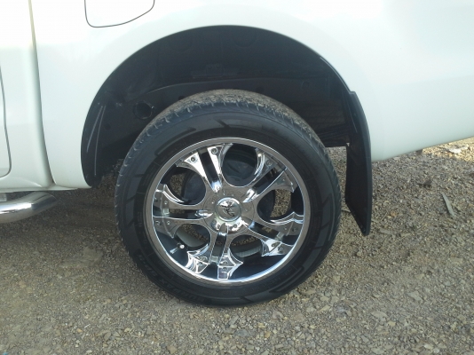 ขายล้อ 20 6รู เงาๆ สวยๆ มีพร้อมยางครับ 2010