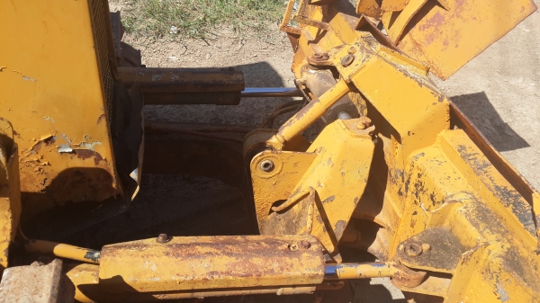 ขายด่วนรถดัน KOMUTSU D20-5 สไล 6 ทิศทาง