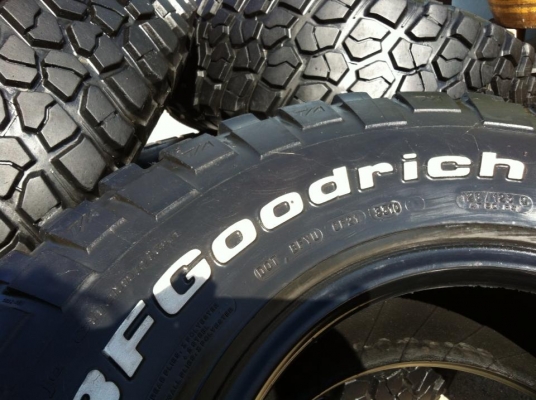 ขายยาง BF Goodrich Mudterrain KM2 285 75 r16 ดอก1.2เซนต์