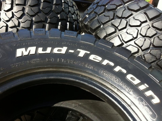 ขายยาง BF Goodrich Mudterrain KM2 285 75 r16 ดอก1.2เซนต์