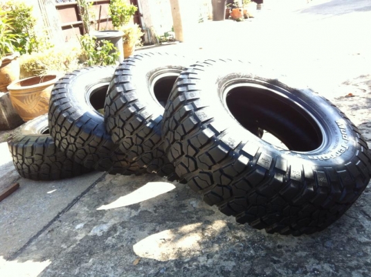 ขายยาง BF Goodrich Mudterrain KM2 285 75 r16 ดอก1.2เซนต์