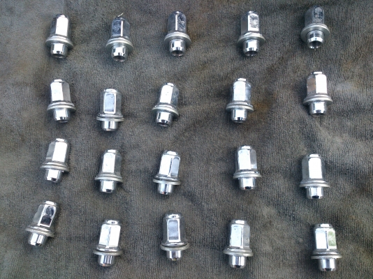 ขายแม็กถอดป้ายแดง TOYOTA VIGO TRD ขอบ16  สภาพใหม่มากไม่มีรอยจำนวน 1 ชุด พร้อมน๊อต20 ตัว