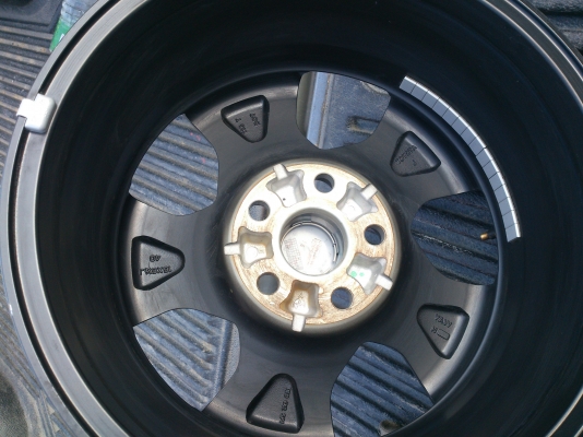 ขายแม็กถอดป้ายแดง TOYOTA VIGO TRD ขอบ16  สภาพใหม่มากไม่มีรอยจำนวน 1 ชุด พร้อมน๊อต20 ตัว