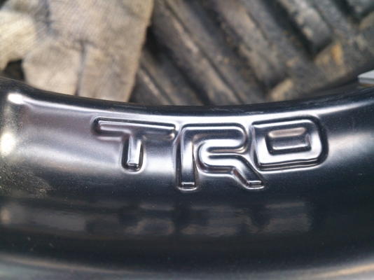 ขายแม็กถอดป้ายแดง TOYOTA VIGO TRD ขอบ16  สภาพใหม่มากไม่มีรอยจำนวน 1 ชุด พร้อมน๊อต20 ตัว