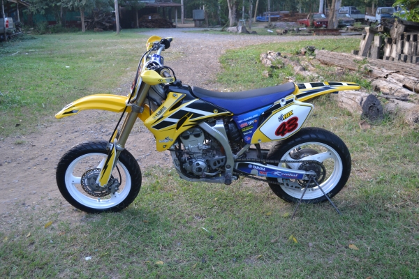 yamaha yzf 250 ปี 2007  ท่อโปรเซอร์กิต ไทเทเนียม ล้อซี่ลวดพร้อมยางสำหรับแข่งวิบาก สนใจติดต่อ 0806586123 (อู๊ด)