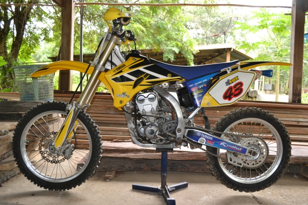 yamaha yzf 250 ปี 2007  ท่อโปรเซอร์กิต ไทเทเนียม ล้อซี่ลวดพร้อมยางสำหรับแข่งวิบาก สนใจติดต่อ 0806586123 (อู๊ด)