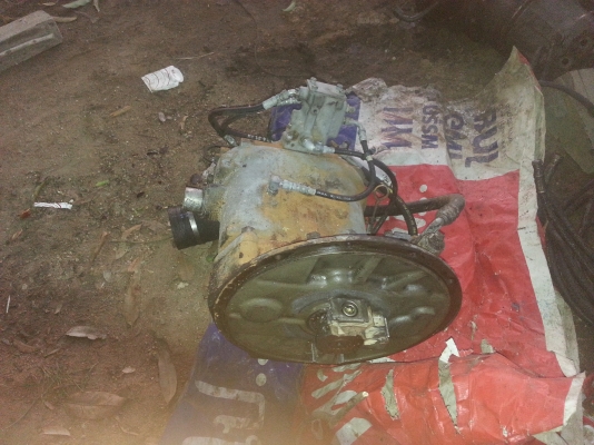 ขายด่วน ปั้มท้ายเครื่อง HITACHI EX200-3 เม็กปั้ม